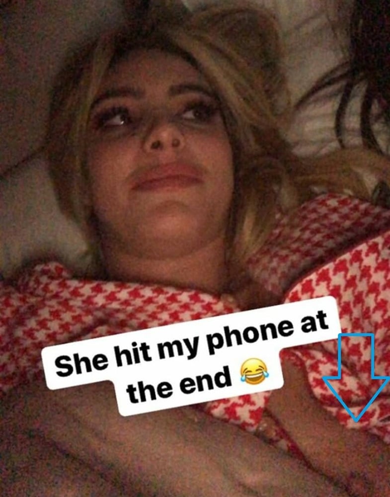 Lele Pons nip slip