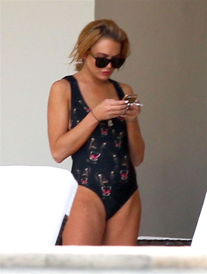 Lindsay Lohan Surprisingly Not Horrible Swimsuit Pics