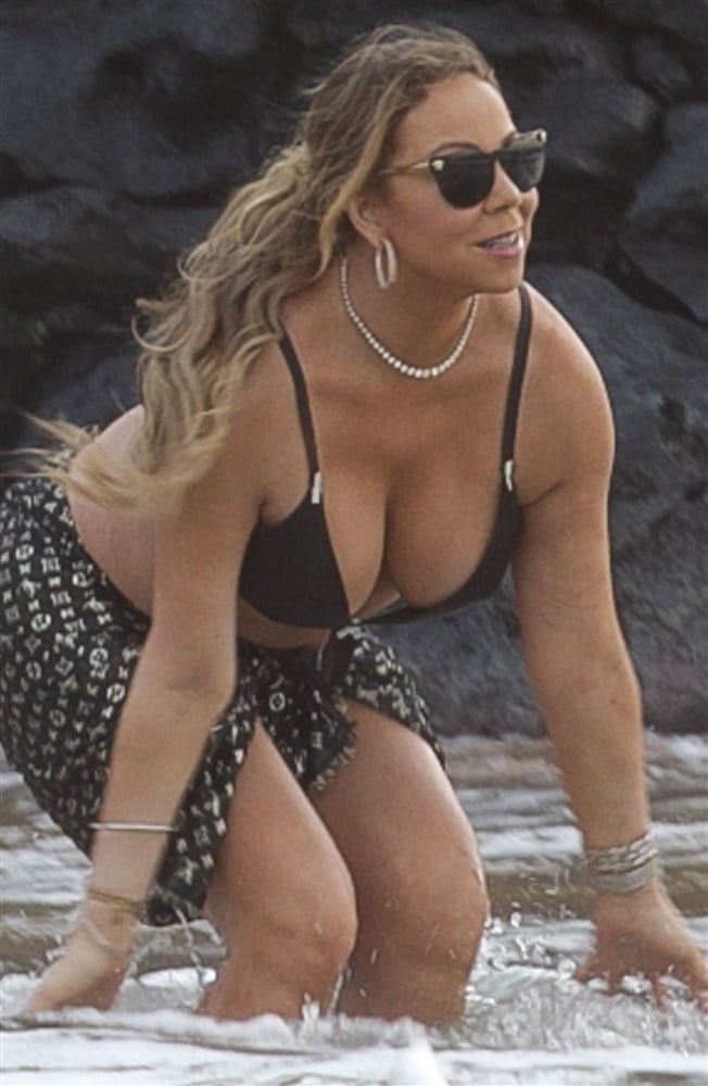 Mariah Carey Nip Slip In A Swimsuit At The Beach