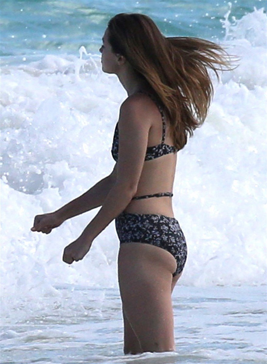 Melissa Benoist In Her Grandma’s Bikini At The Beach