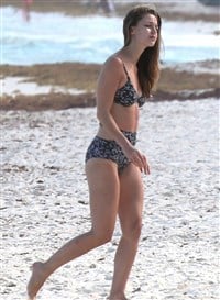 200px x 273px - Melissa Benoist In Her Grandma's Bikini At The Beach