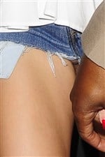 Miley cyrus no underwear upskirt picture