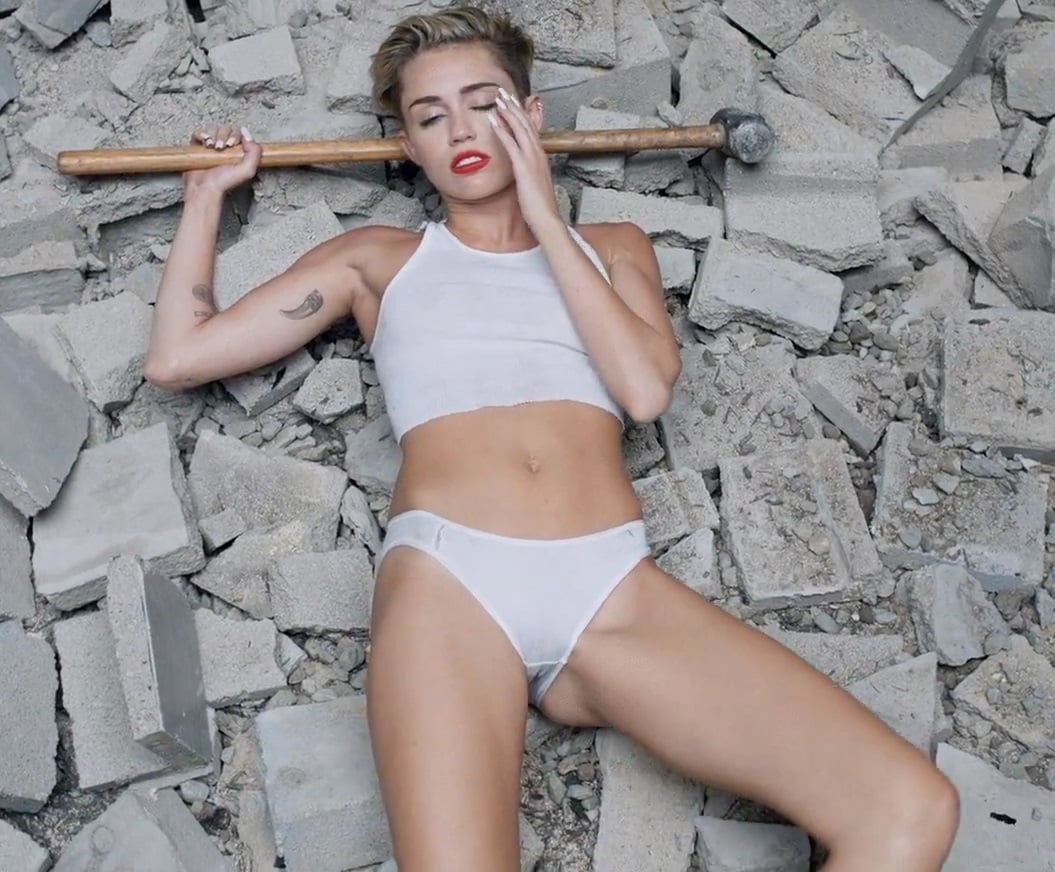 Miley Cyrus Powerful Naked Wrecking Ball Photos