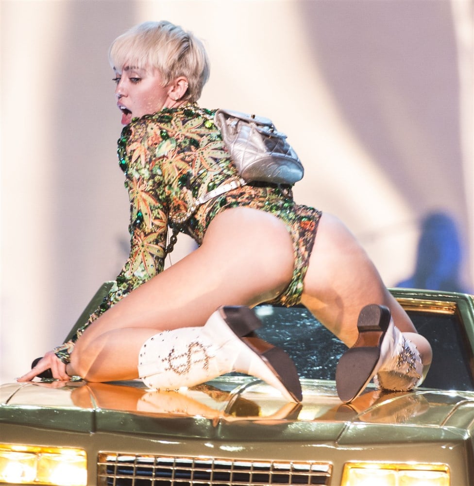 33 Epic Miley Cyrus Pics From Her 'Bangerz' Tour Celebrity S. Mil...
