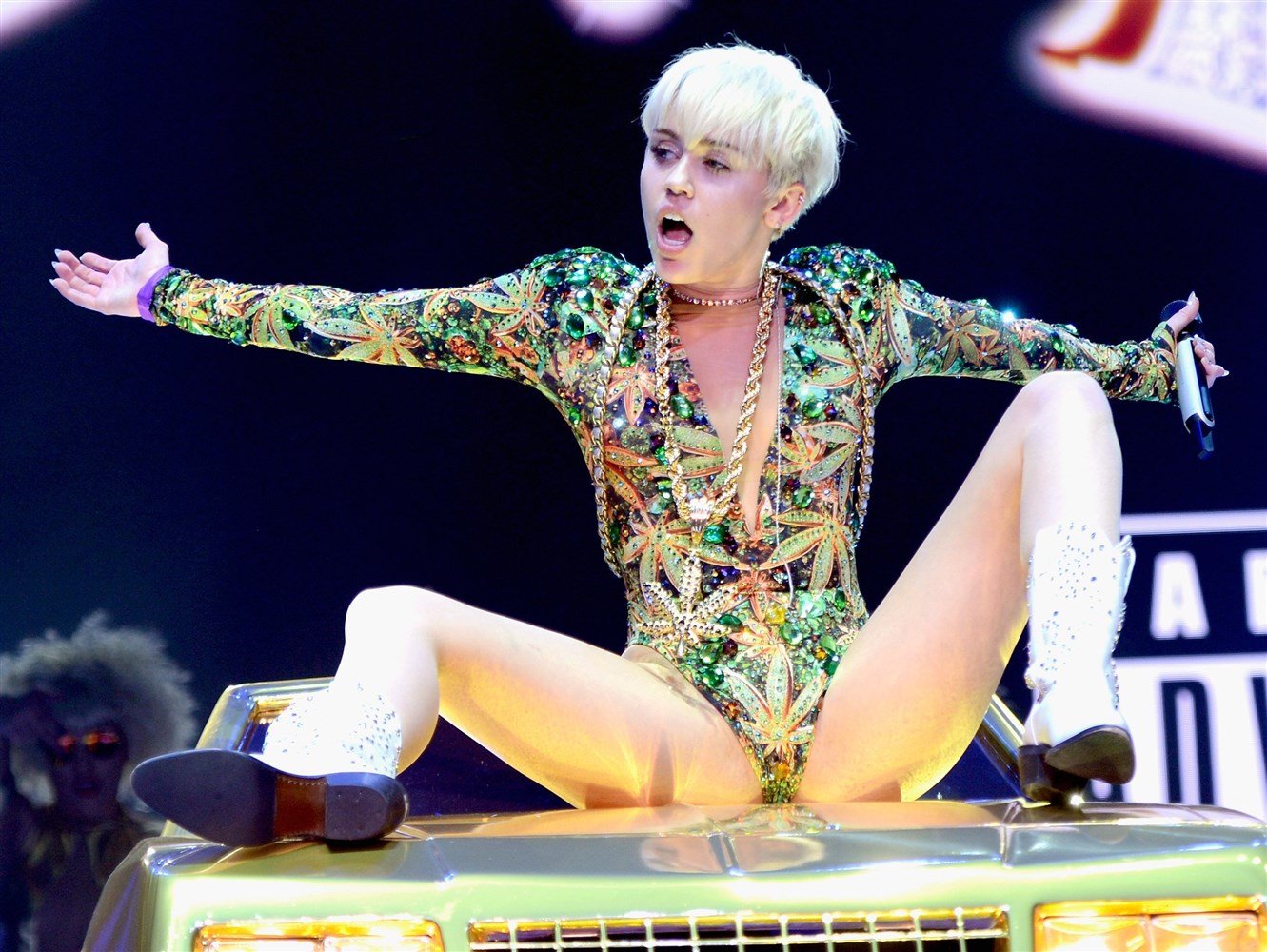 33 Epic Miley Cyrus Pics From Her 'Bangerz' Tour Jihad Celeb