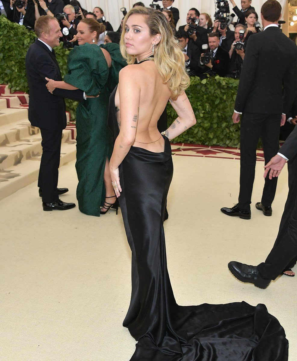 Miley Cyrus Side Boob And Butt Cleavage At The Met Gala