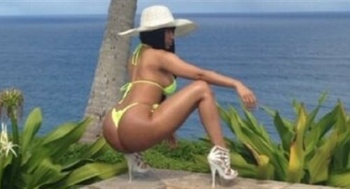 Nicki Minaj Tweets Thong Booty Pics