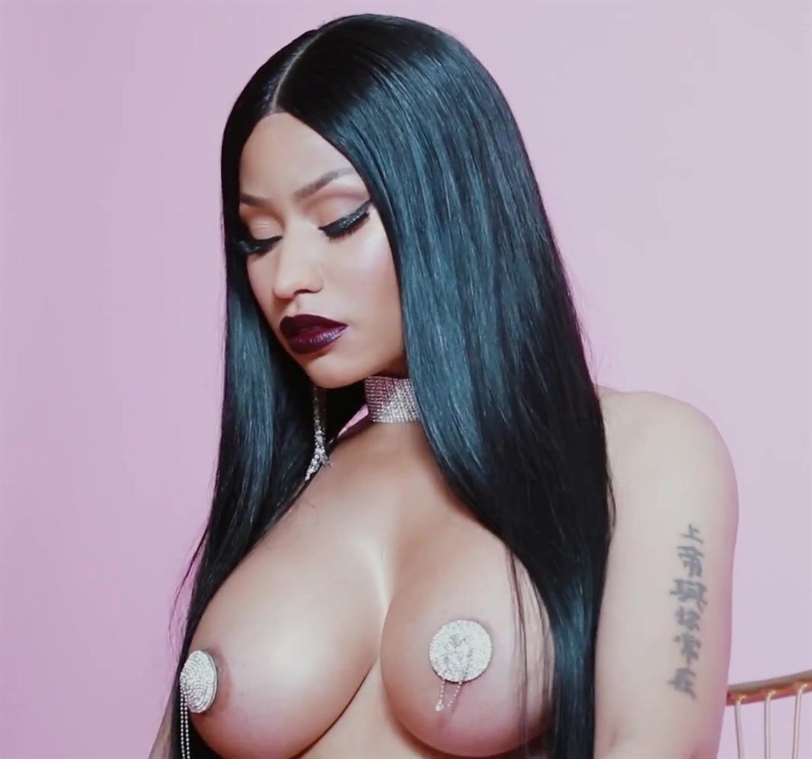 Nicki Minaj Nude Outtake Behind-The-Scenes Of Paper Magazine Photo Shoot.
