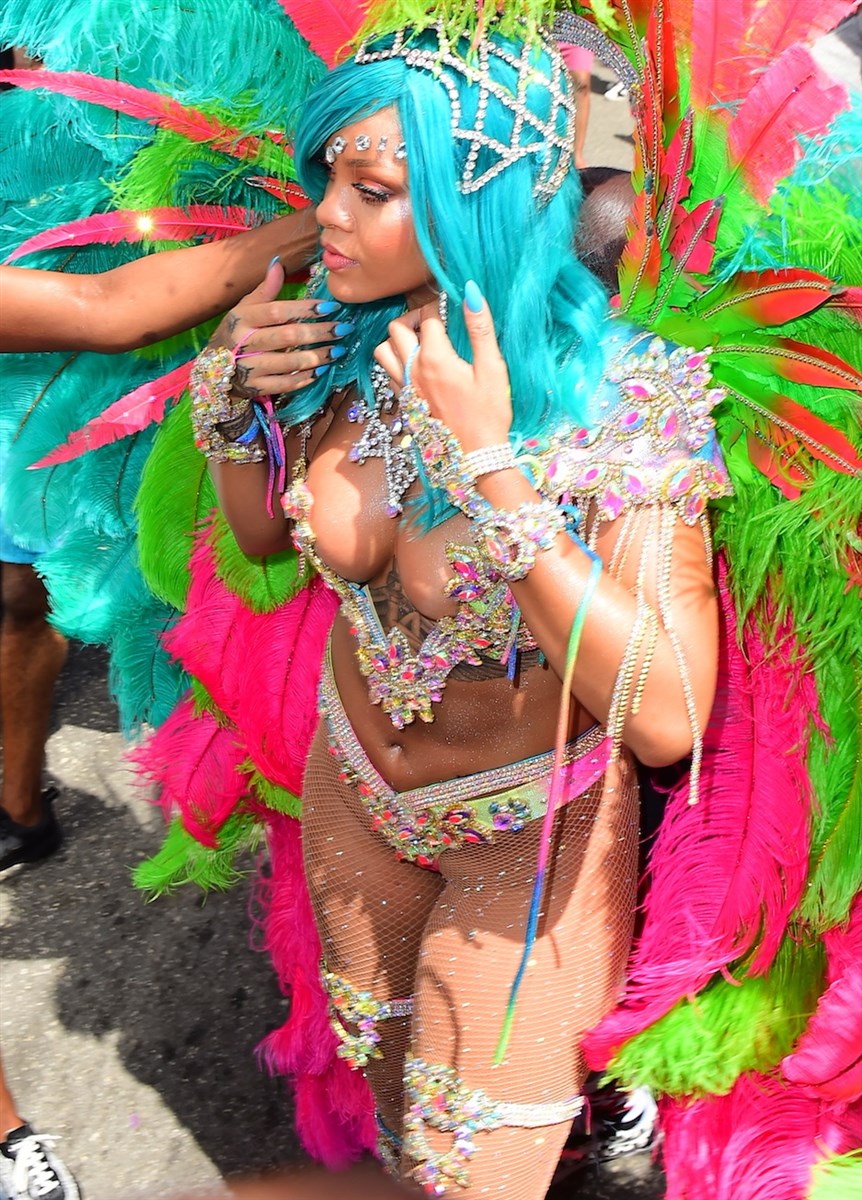 Rihanna’s Fat Tits And Ass At A Mating Festival