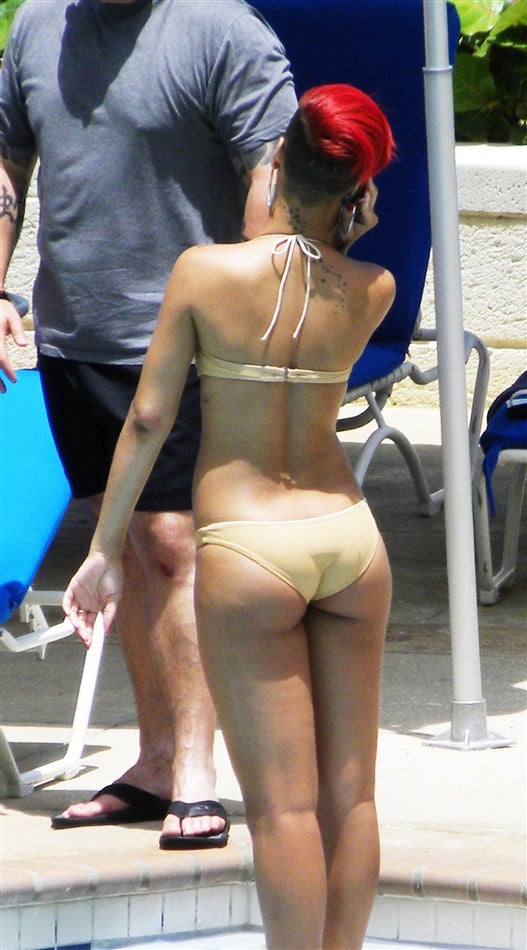 Rihanna Shows Her Butt Crack