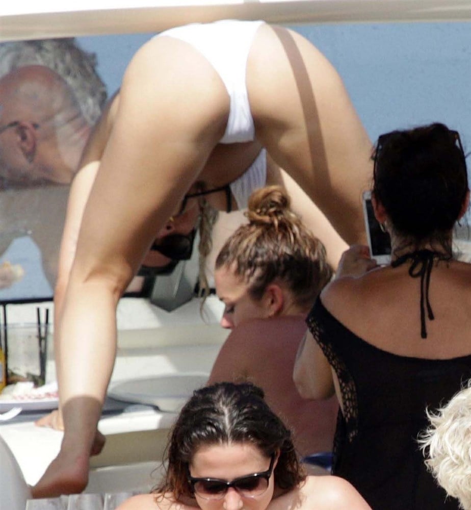 Rita Ora Is One Classy Broad In A Bikini