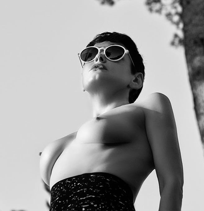 Rose McGowan Poses Nude For Flaunt Magazine