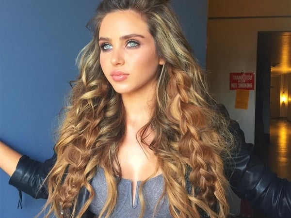 Ryan Newman Behind-The-Scenes Of Her Covered Topless Photo Shoot