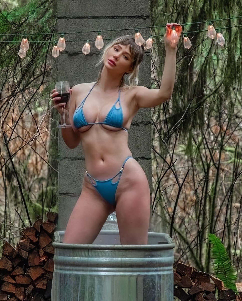 Sara Underwood Nude Camping Photos