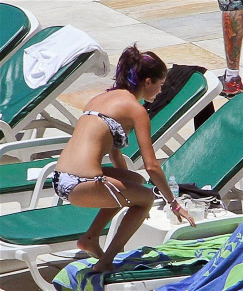 Selena Gomez Brazilian Bikini Pics