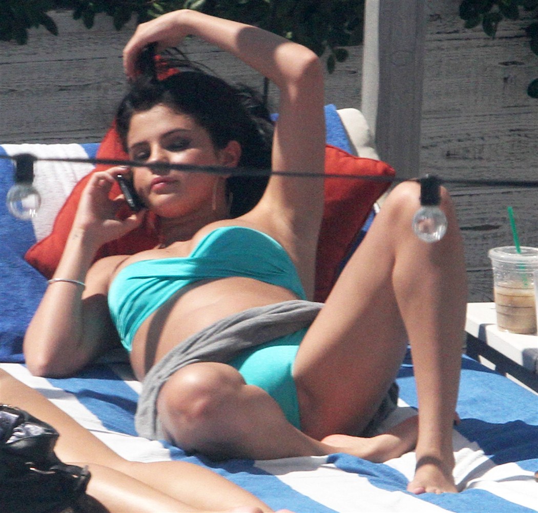 Selena Gomez Spreads Her Legs In A Bikini