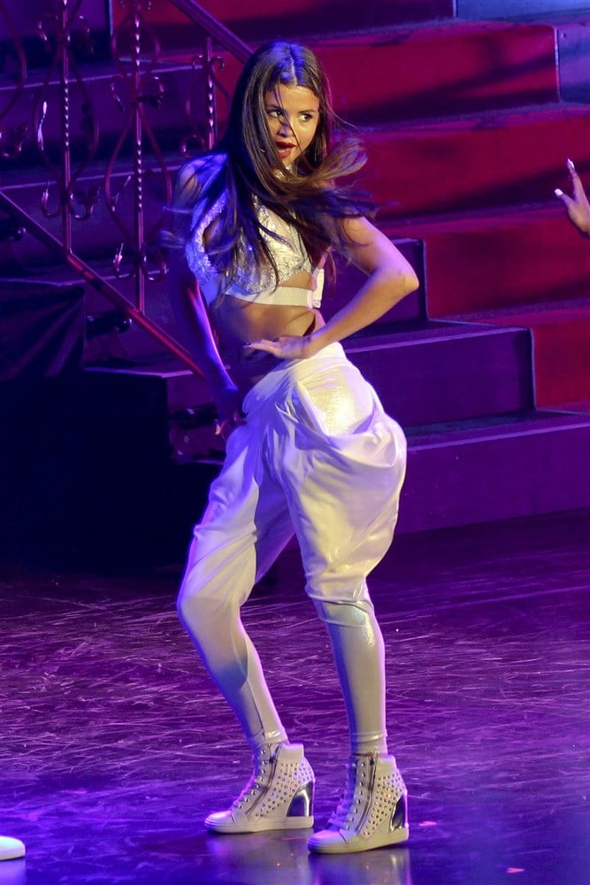 Selena Gomez Performs In Wild Live Sex Show