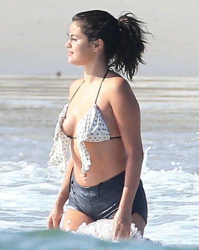 Fat Selena Gomez Is Wearing A Bikini Again