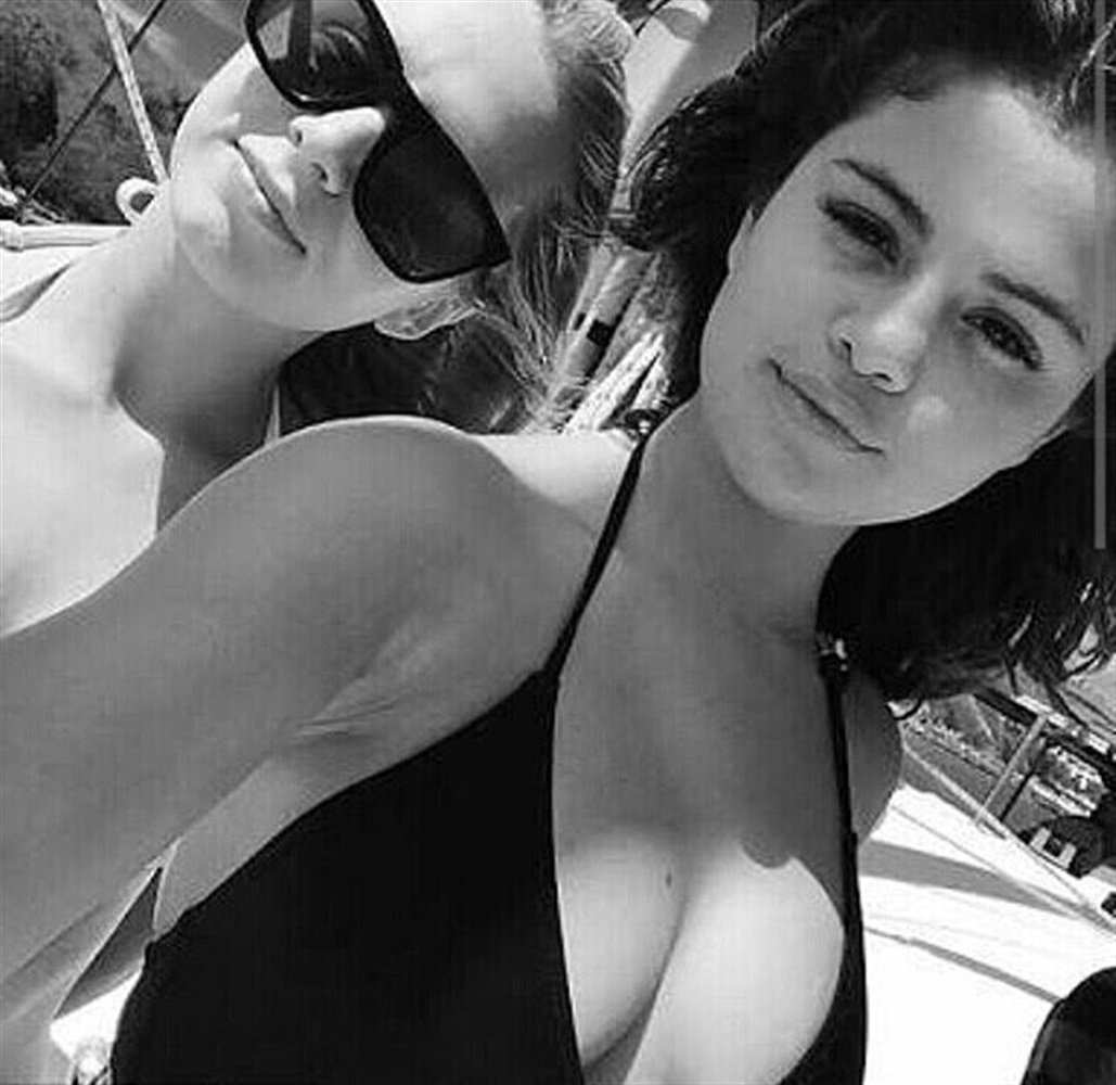 Selena Gomez Bikini Vacation Pics