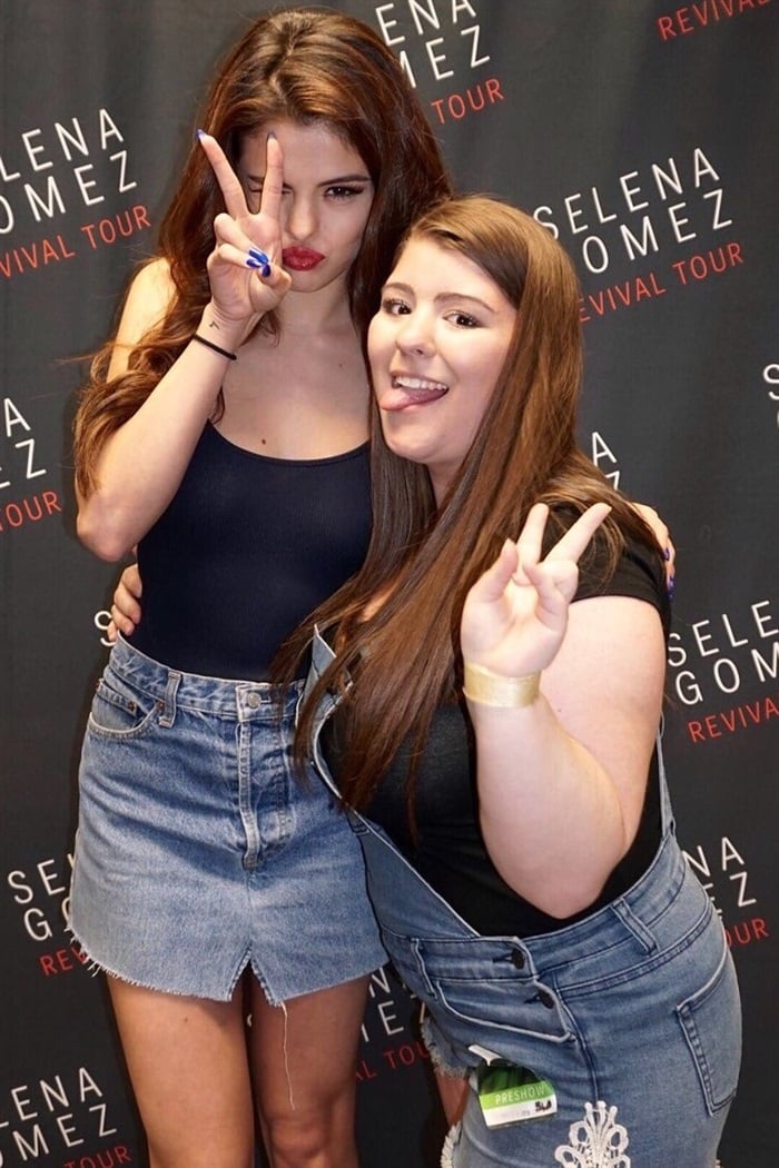 Selena Gomez Shows Her Fans Her Boobs At A VIP Meet-And-Greet