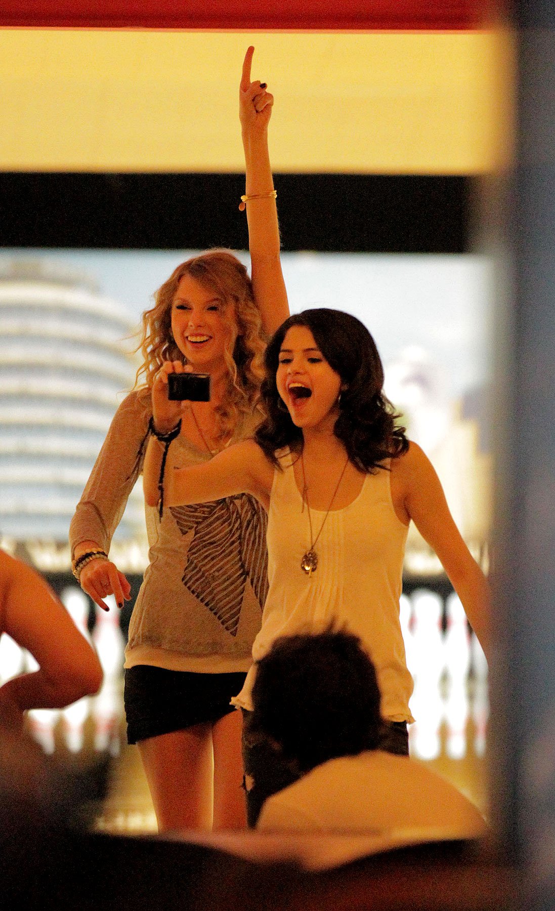 Selena Gomez And Taylor Swift Are Lesbian Lovers