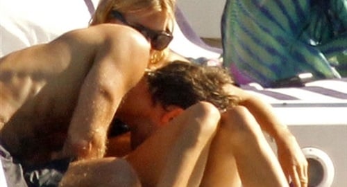 Jude Law Sniffs Sienna Miller’s Crotch