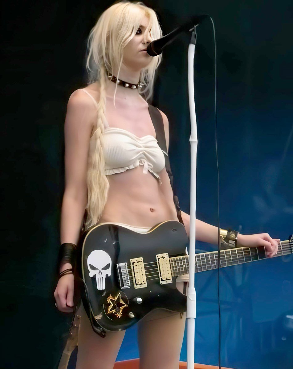 Taylor Momsen gets naked in Going to Hell music video 