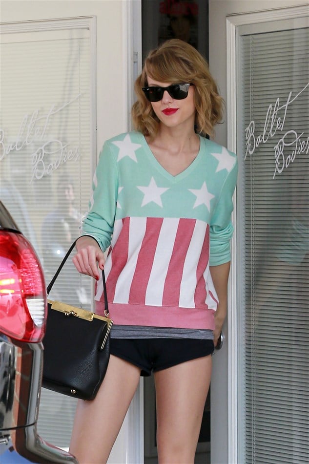 Taylor Swift Wearing Very Short Shorts To The Gym