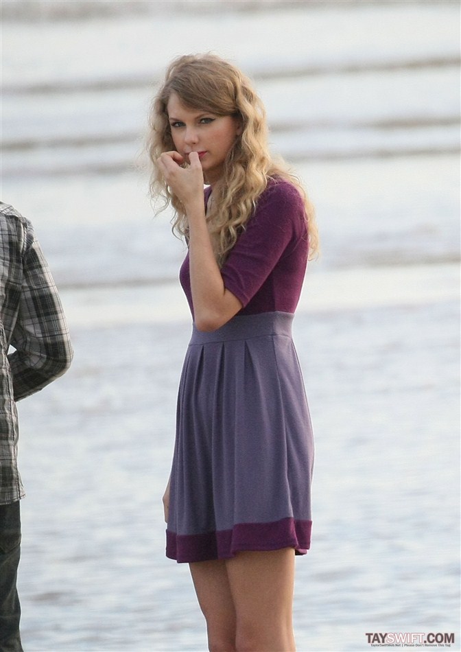 Taylor Swift At The Beach In A Skimpy Swimsuit