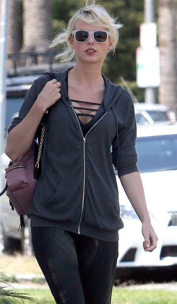 Taylor Swift Leaving Her Plastic Surgeon’s Office After A Boob Job