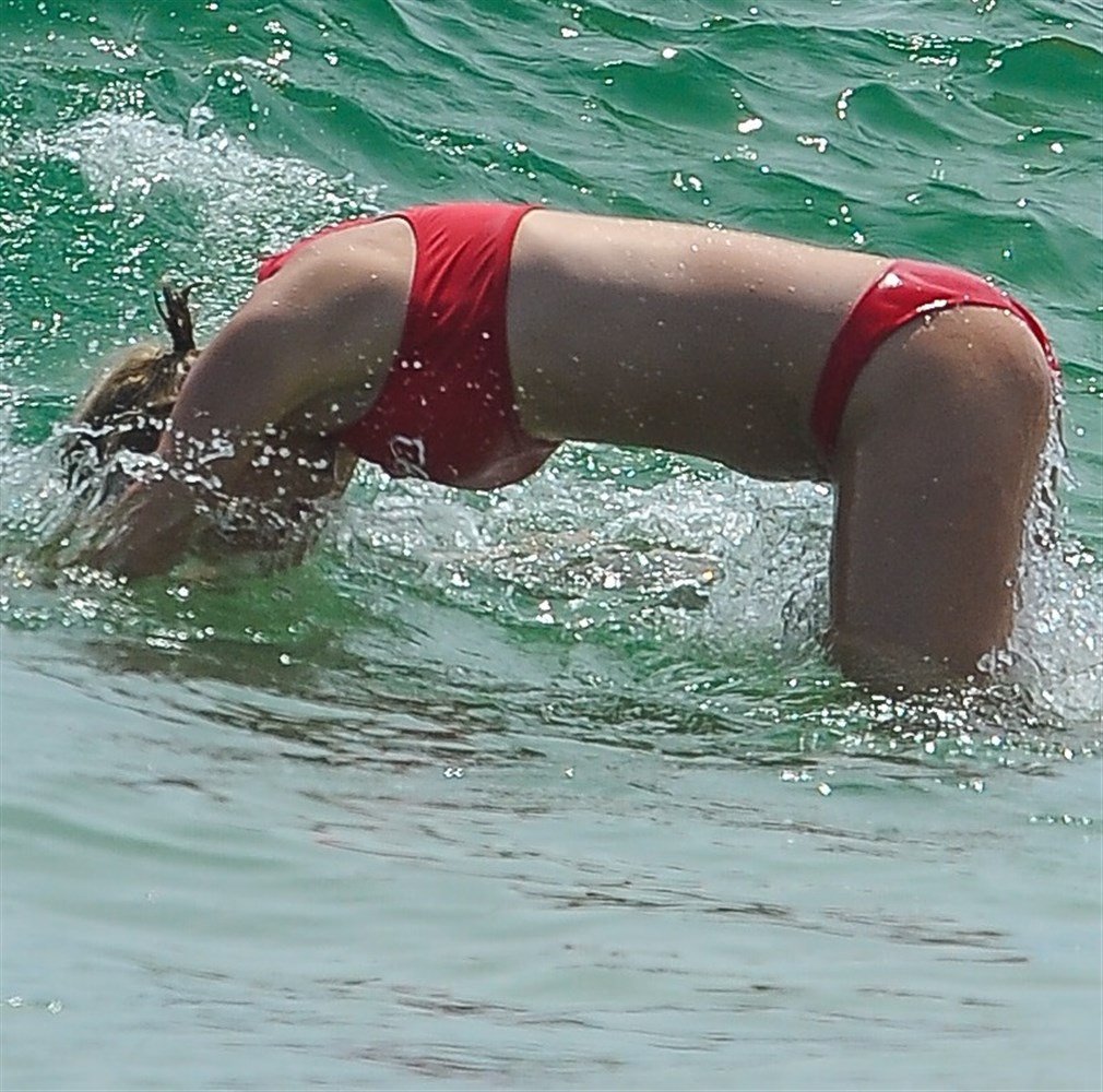 Taylor Swift And Her Celeb Friends In Bikinis For The 4th Of July