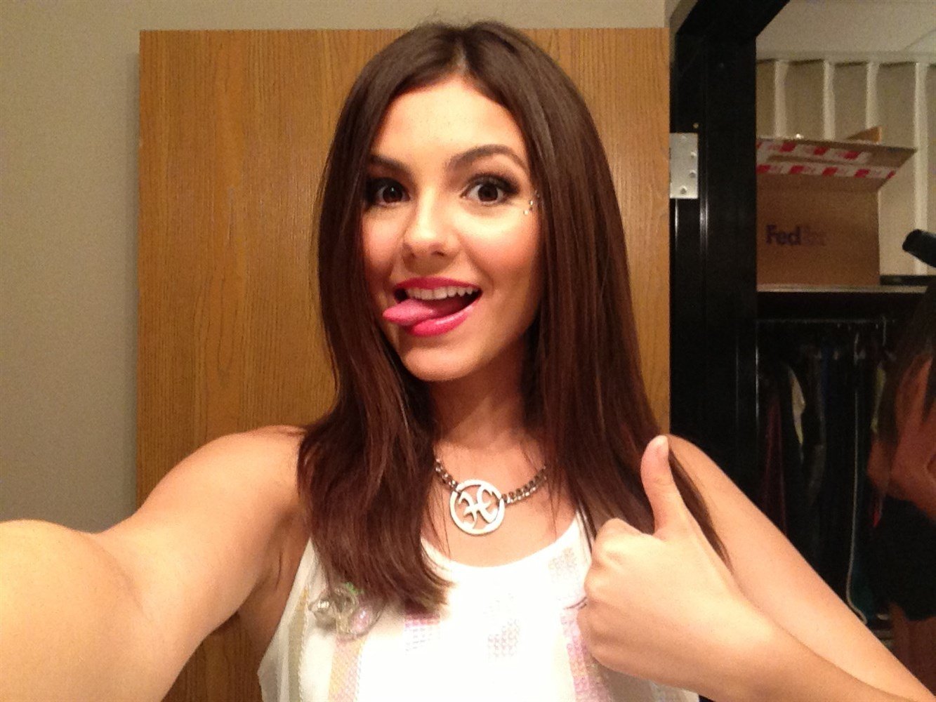 Victoria Justice Nude Cell Phone Pics Leaked