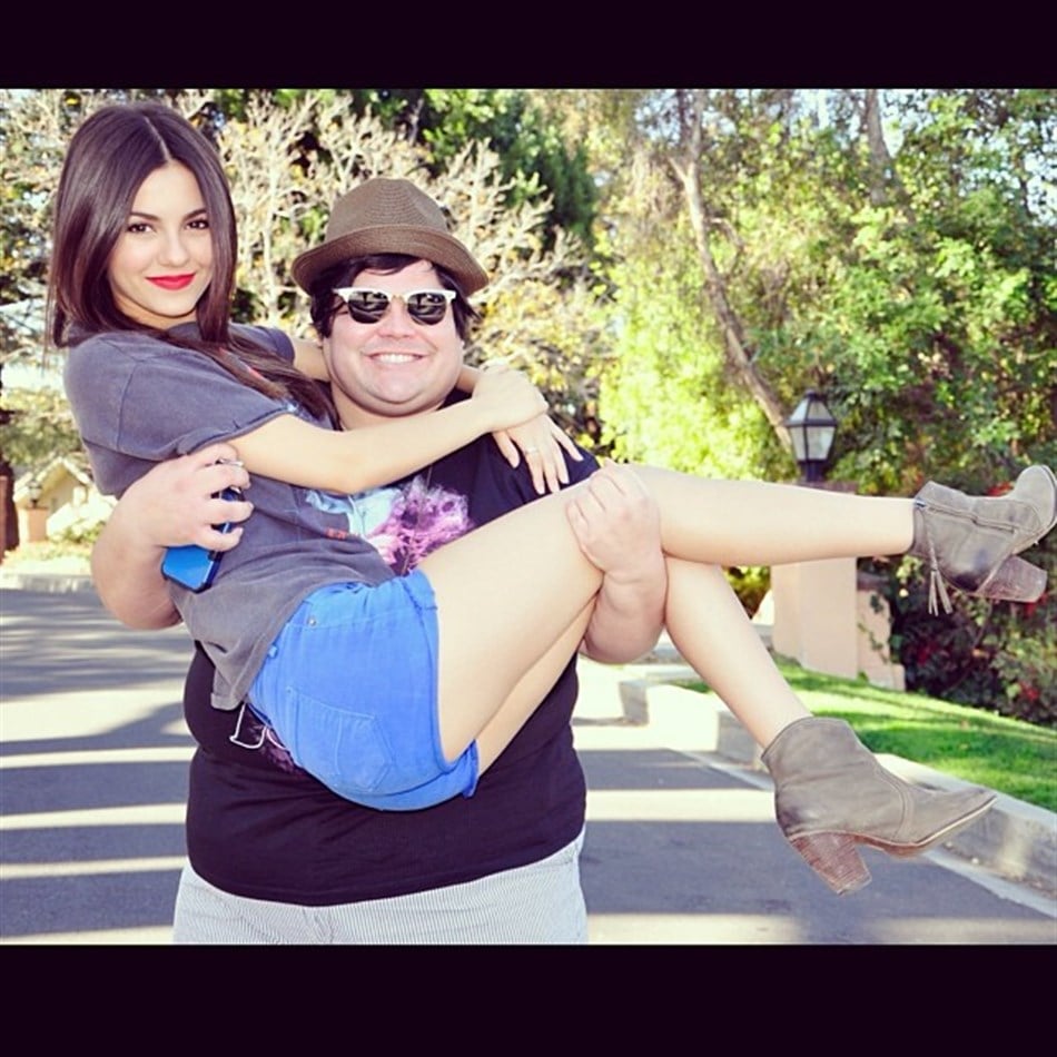 Victoria Justice In Booty Shorts With Fried Chicken