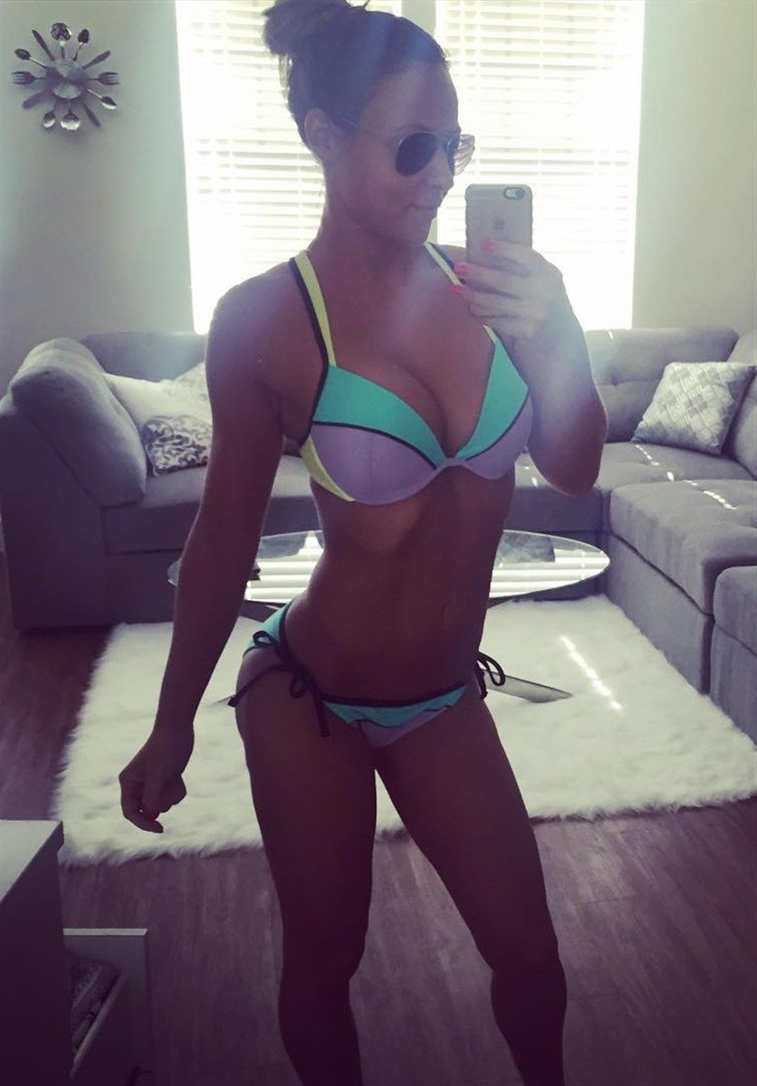 WWE Emma’s Hottest Bikini Selfies