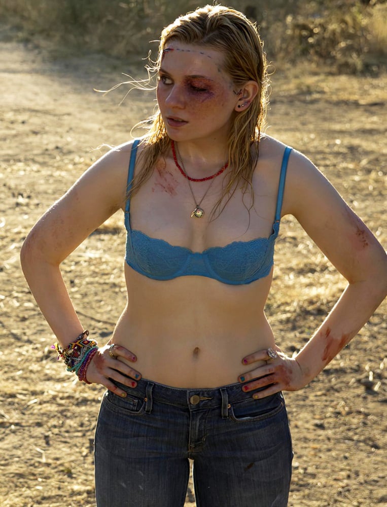 Abigail Breslin Nude Topless Photo Leaked