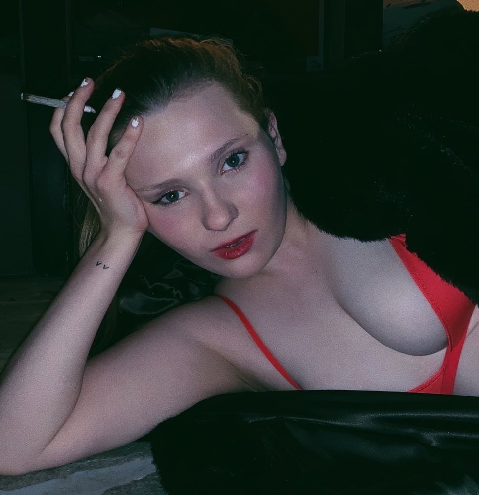 Abigail Breslin sexy