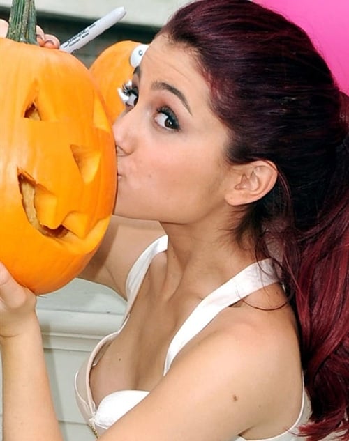 Ariana Grande Nip Slip Pic 2658