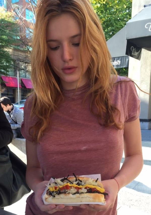 Bella Thorne nips