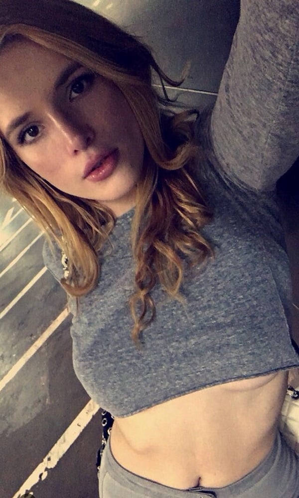 Bella Thorne underboob