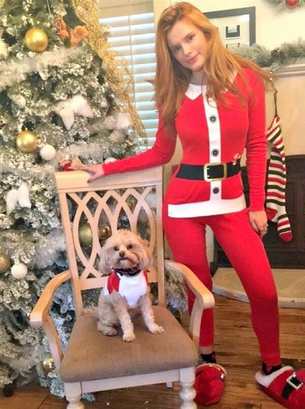 Bella Thorne And Ariel Winter In Their Pjs On Xmas Morning