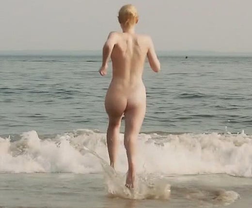 Dakota Fanning Shows Her Bare Butt In Very Good Girls 3161