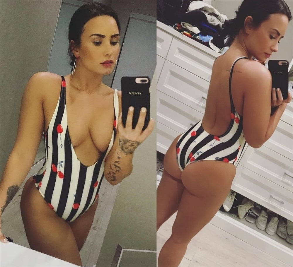 Demi Lovato selfie