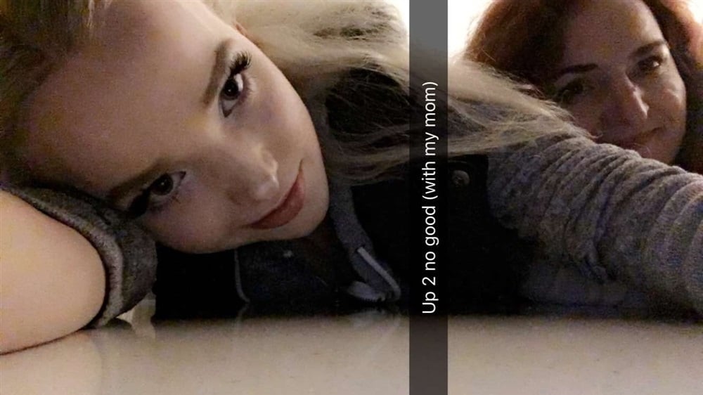 Dove Cameron mom