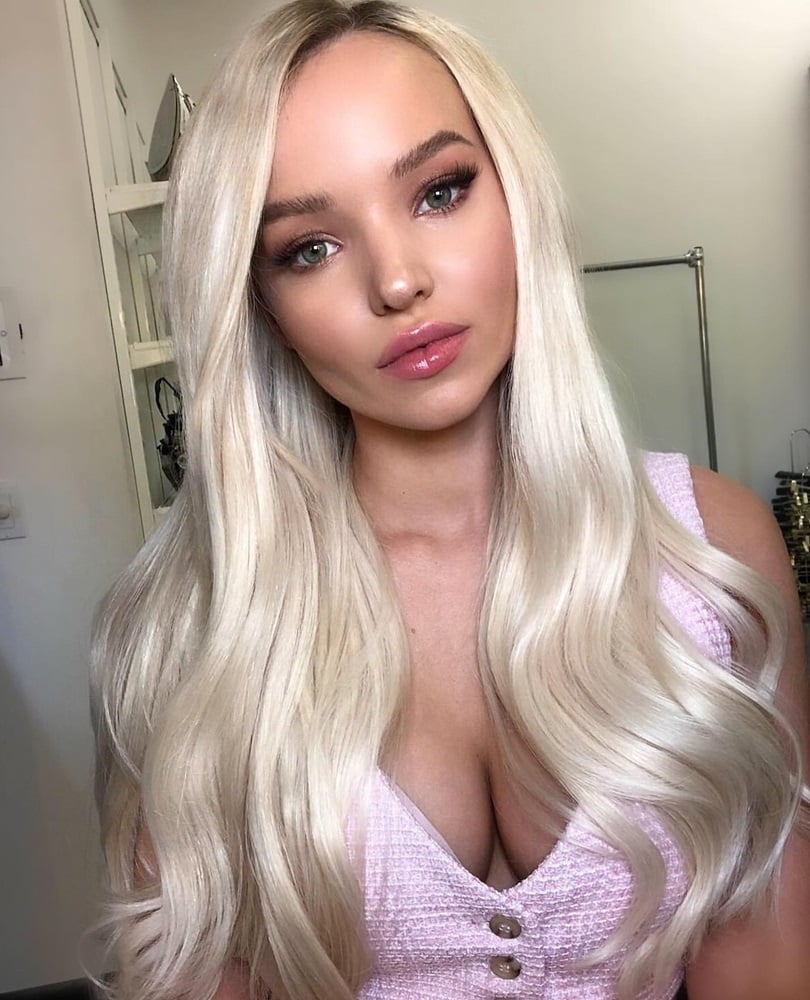 Dove Cameron sexy.