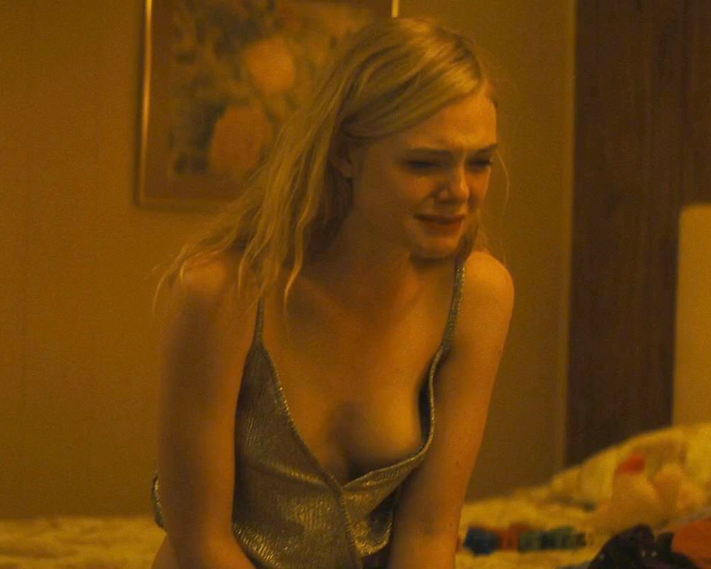 Elle Fanning nip slip