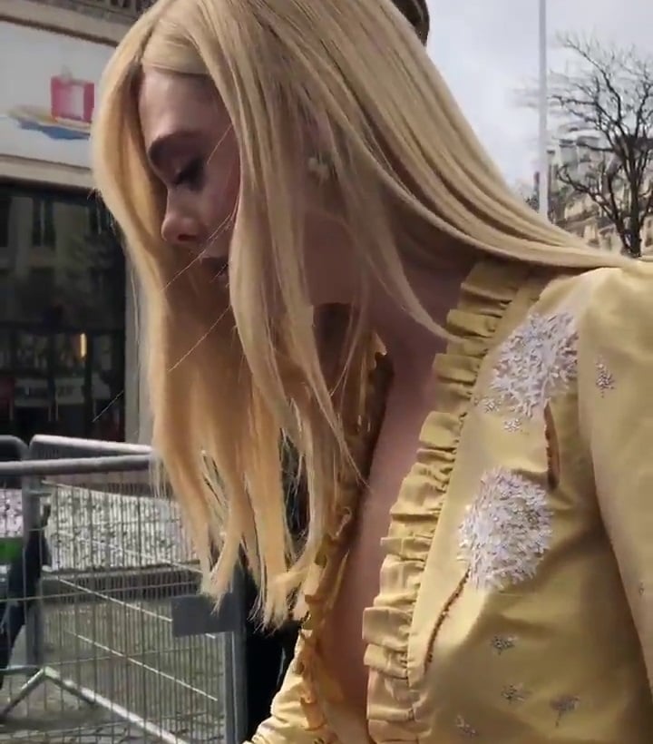 Elle Fanning nip slip