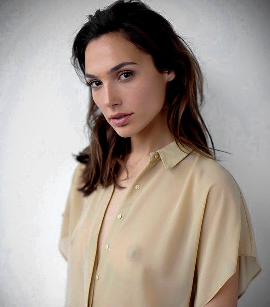 Gal Gadot nipples