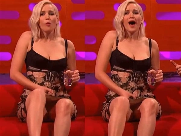 Jennifer Lawrence Upskirt Vagina Flash On Live TV. 