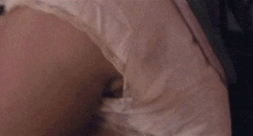 Jessica Alba Shows Her Vagina