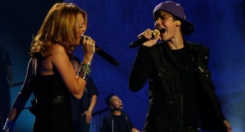 Justin Bieber Screeches On Stage With Miley Cyrus Video